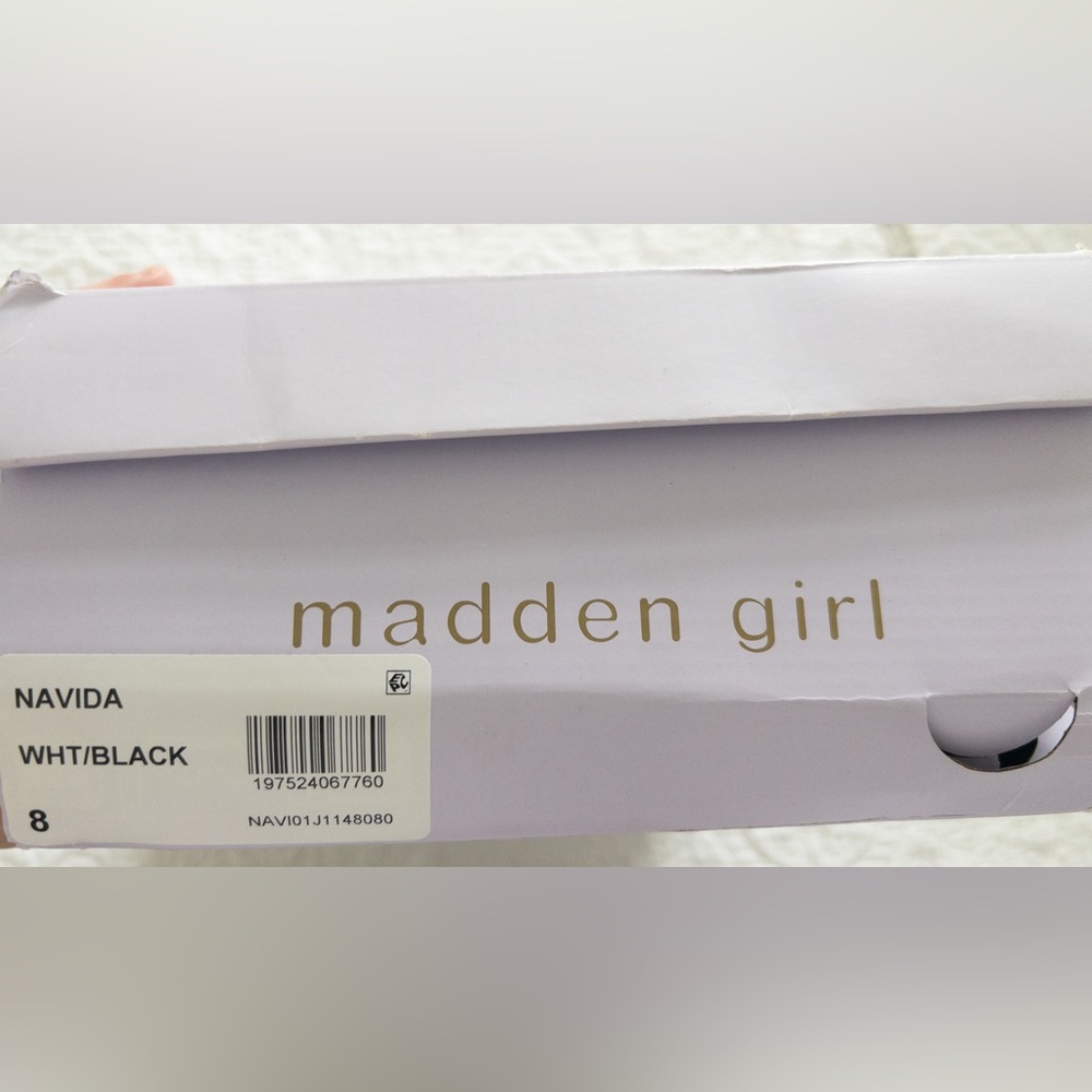 NWT NIB Madden Girl Navida Lace Up Platform Sneaker White Black Size 8 - Picture 11 of 11